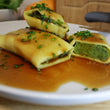 Laden Sie das Bild in den Galerie-Viewer, Vegetarische Maultaschen in brauner Soße